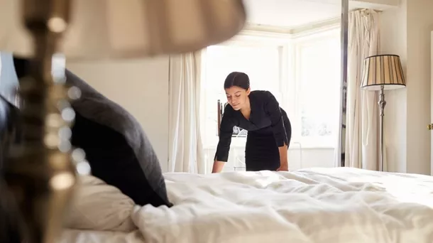 merapikan kamar untuk self care dan mental sehat